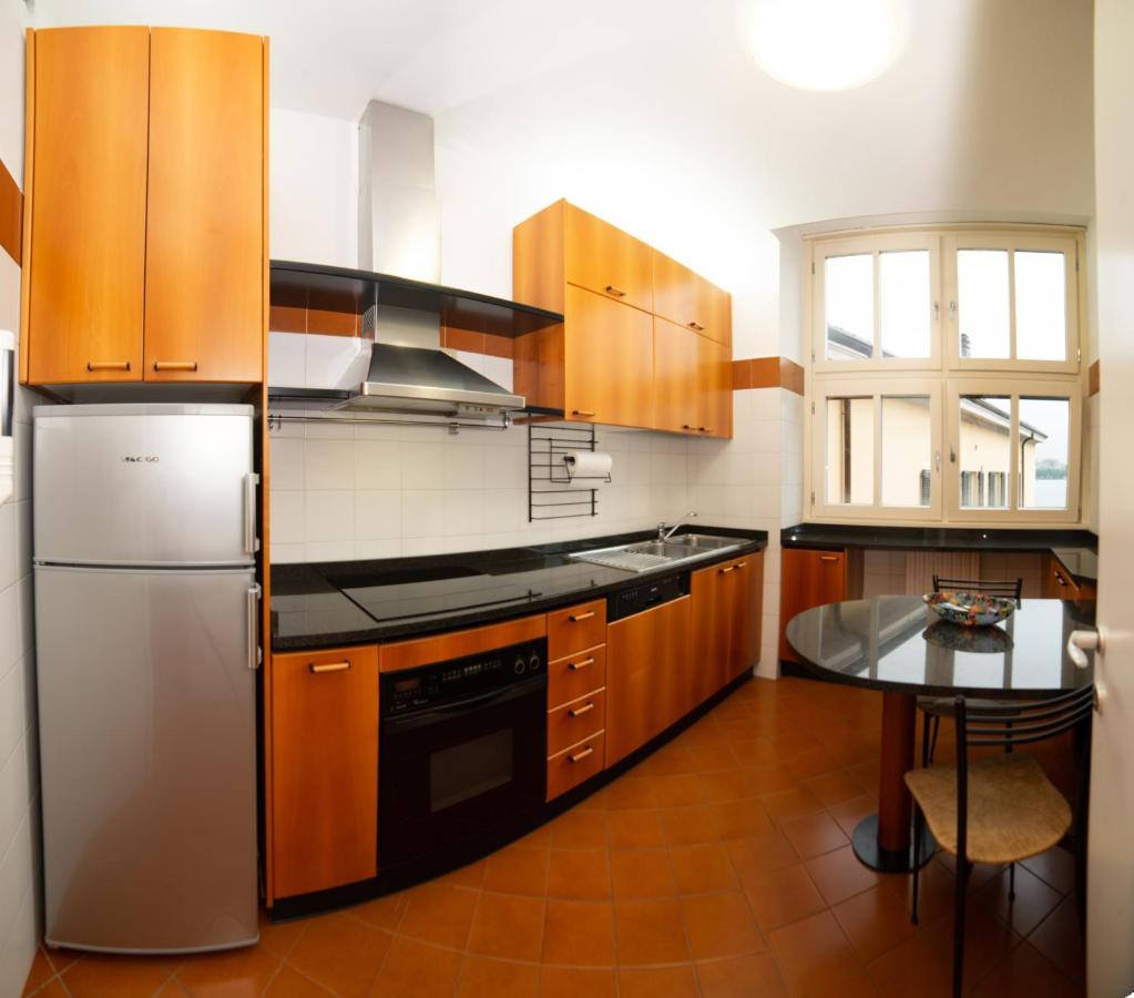 Little Marina Apartment Malgrate Exterior photo