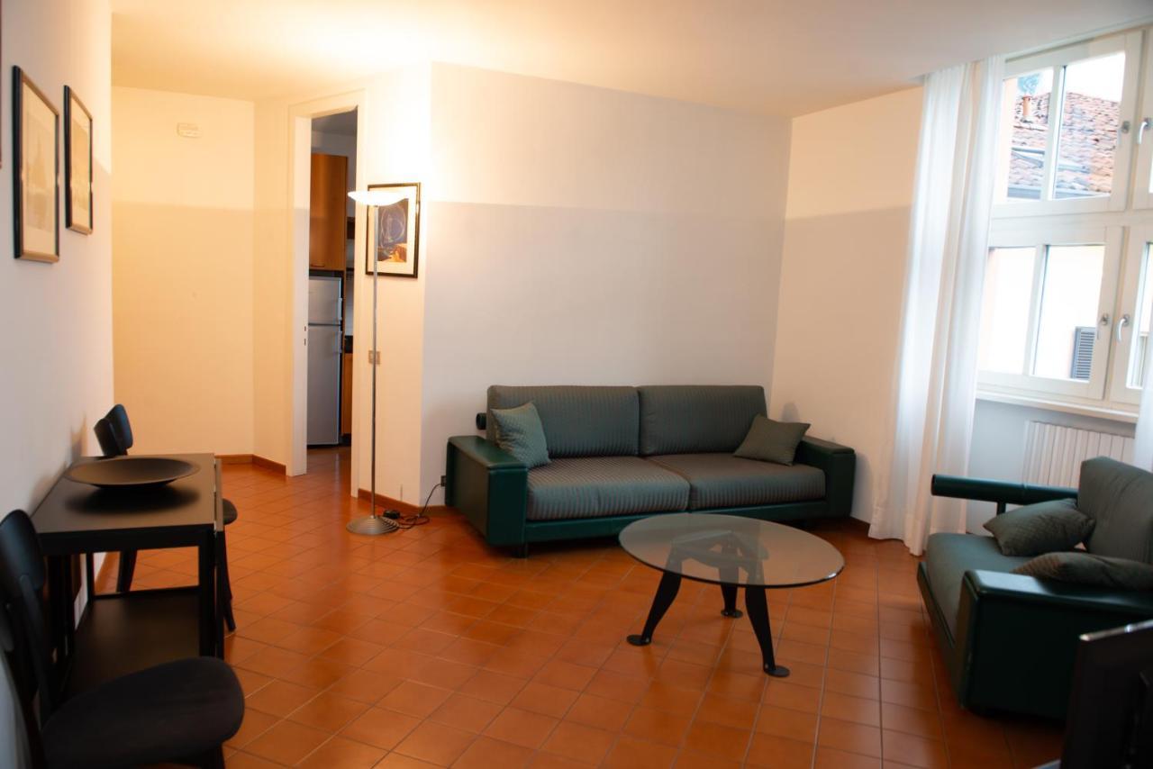 Little Marina Apartment Malgrate Exterior photo